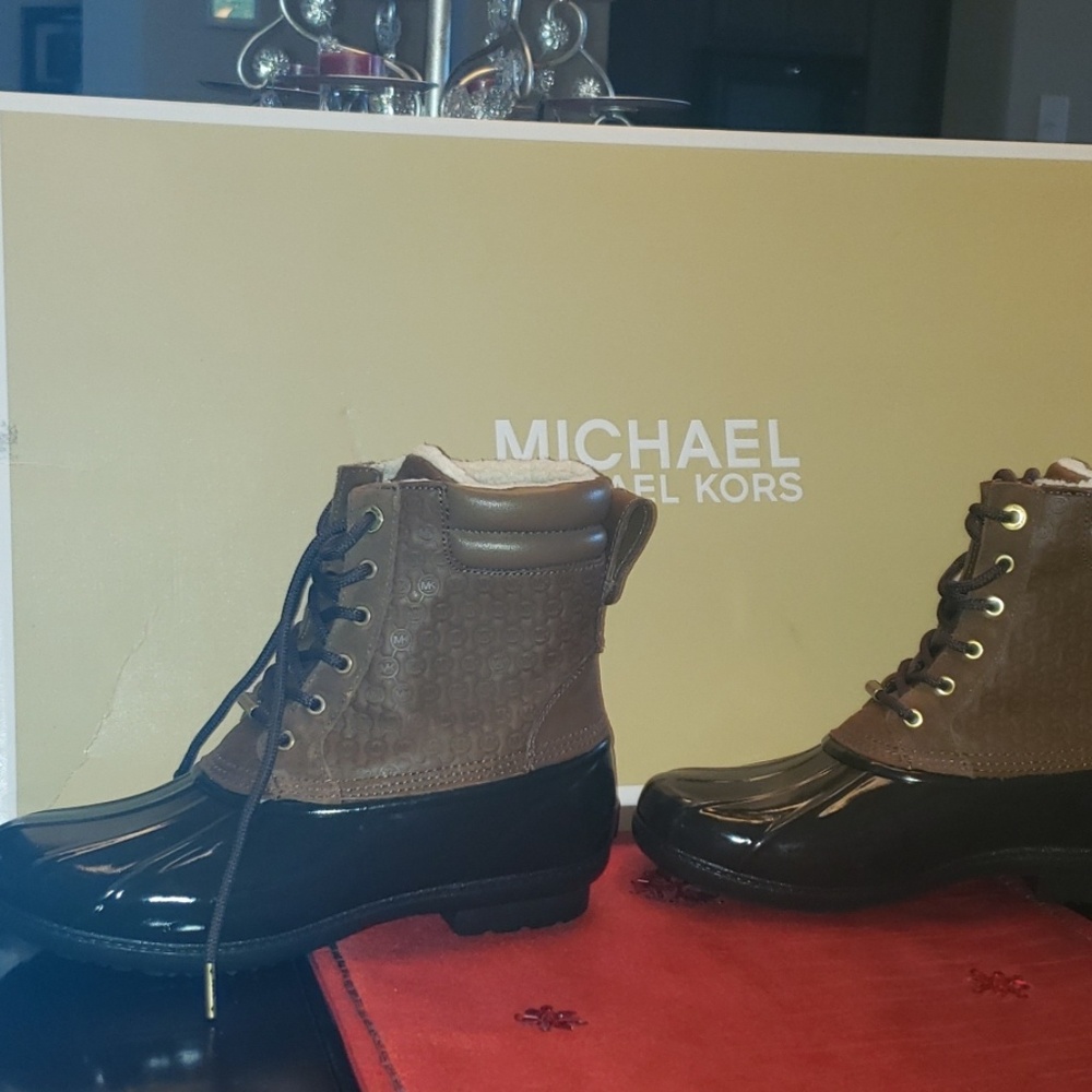 Easton Bootie good  condition